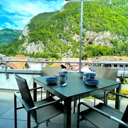 Swisshut Penthouse 10min West Station - Apart. Blume 2 Interlaken