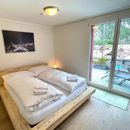 Swisshut Penthouse 10min West Station - Apart. Blume 2 *